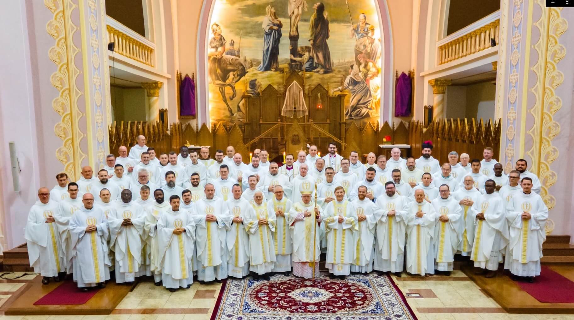 Capa Missa do Crisma reúne clero diocesano em celebração de unidade na Catedral Santo Antônio