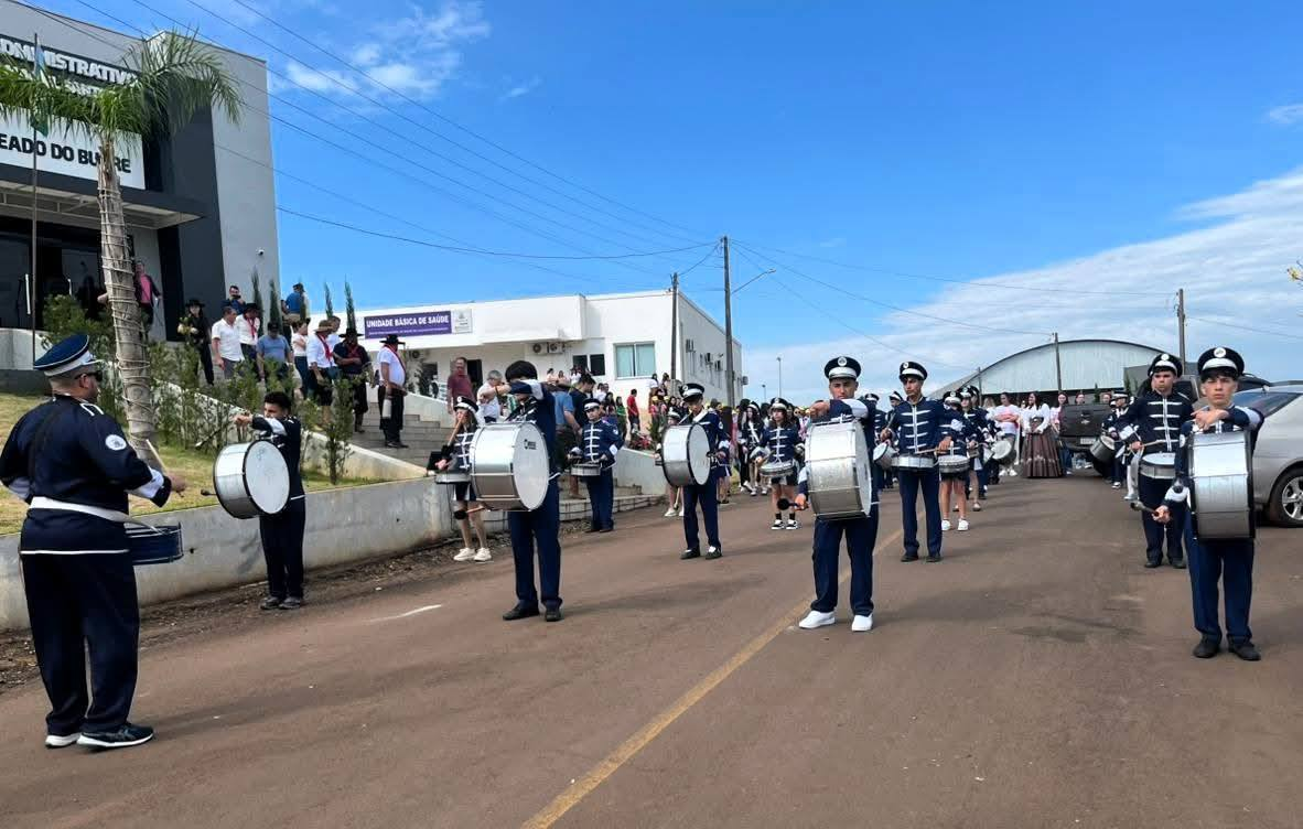 Capa Lajeado do Bugre realiza Caminhada Cívica em homenagem à Pátria e a Tradição Gaúcha