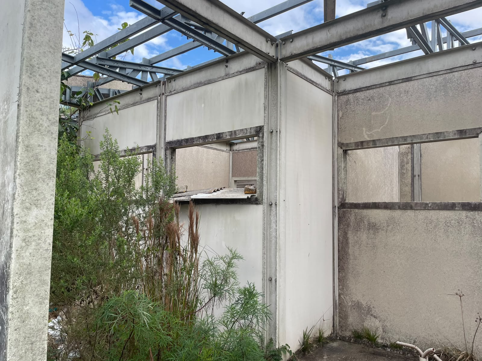 Capa Corpo em avançado estado de decomposição é encontrado em obra abandonada em Carazinho