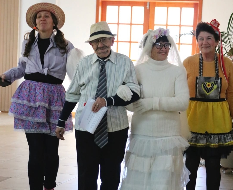 Capa Encontro dos idosos reúne participantes em festa junina com teatro e integração em Condor