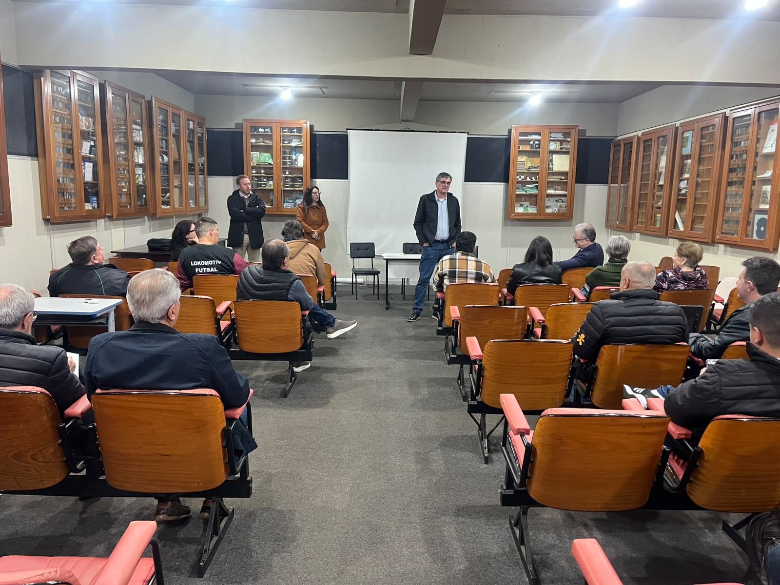 Capa Reunião esclarece situação do Estádio Luciano Ferreira Martins em Palmeira das Missões