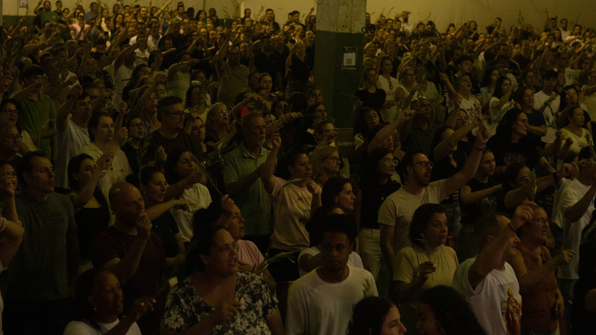 Capa Vigília de Quinta-feira Santa reúne mais de 2 mil fiéis e marca início do Tríduo Pascal em Palmeira das Missões