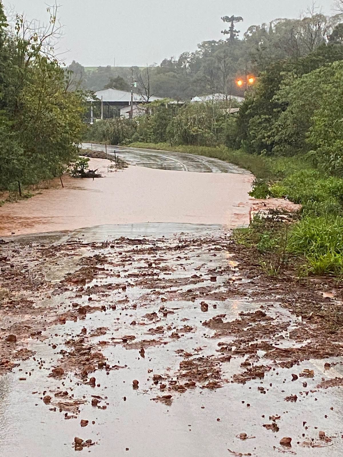 Capa Fortes chuvas provocam danos em Barra Funda e mobilizam equipes da Prefeitura