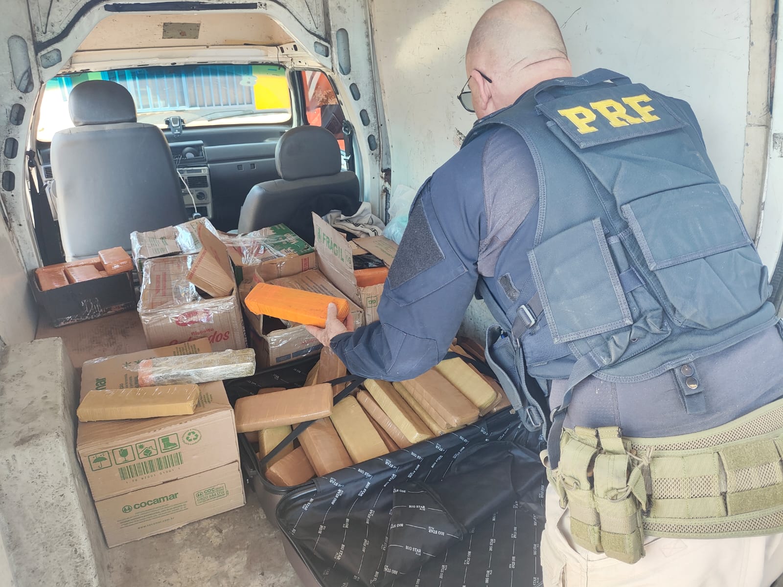 Capa PRF apreende 158 quilos de maconha e prende três homens em Sarandi