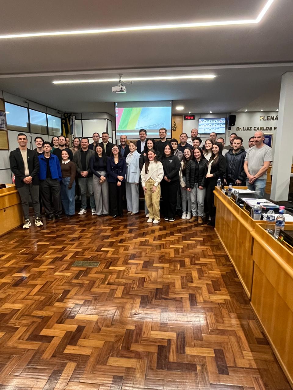 Capa Estudantes de Administração da UFSM acompanham sessão e conhecem funcionamento do Legislativo