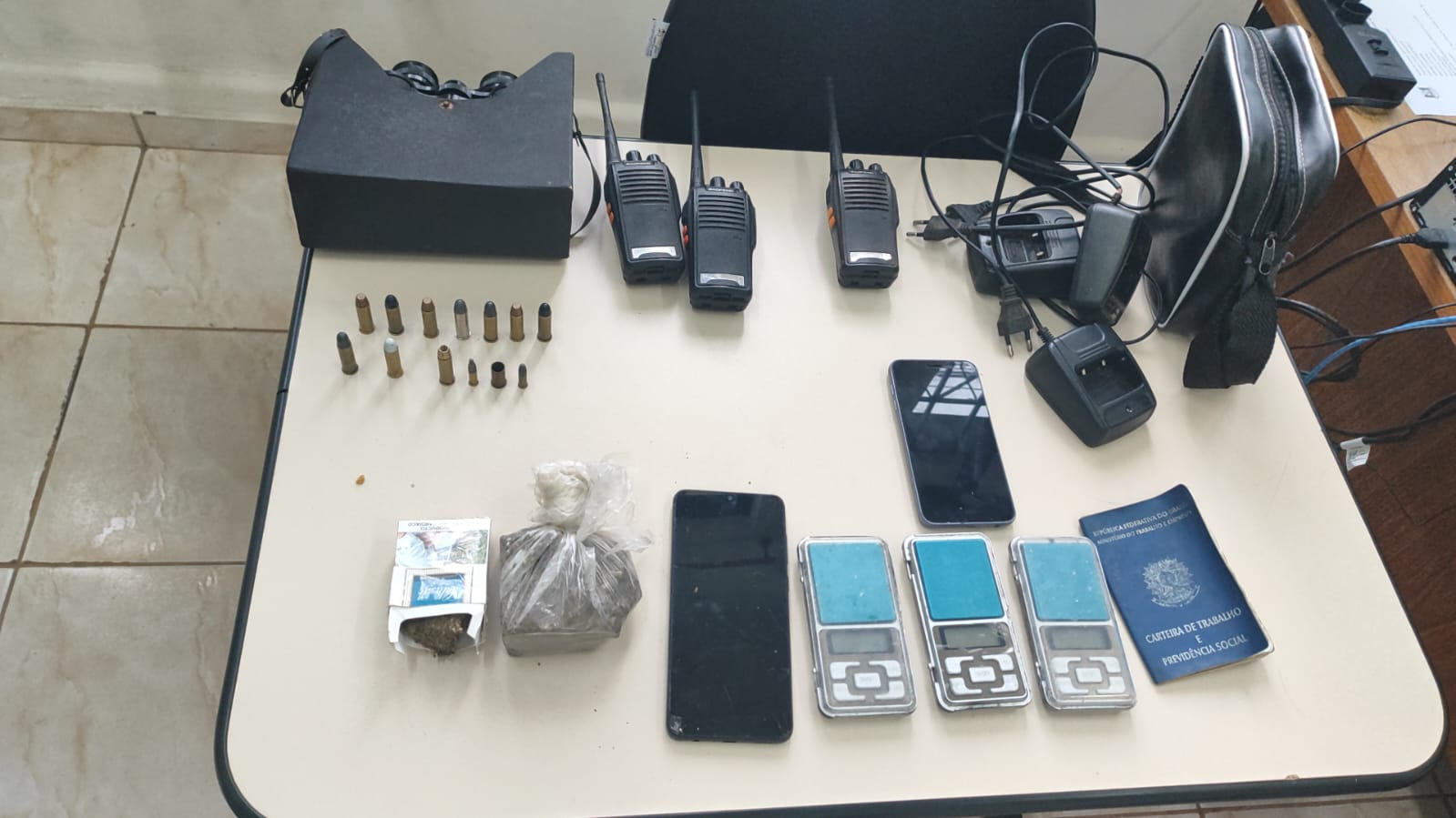 Capa Dois homens são presos por tráfico de drogas em Palmeira das Missões