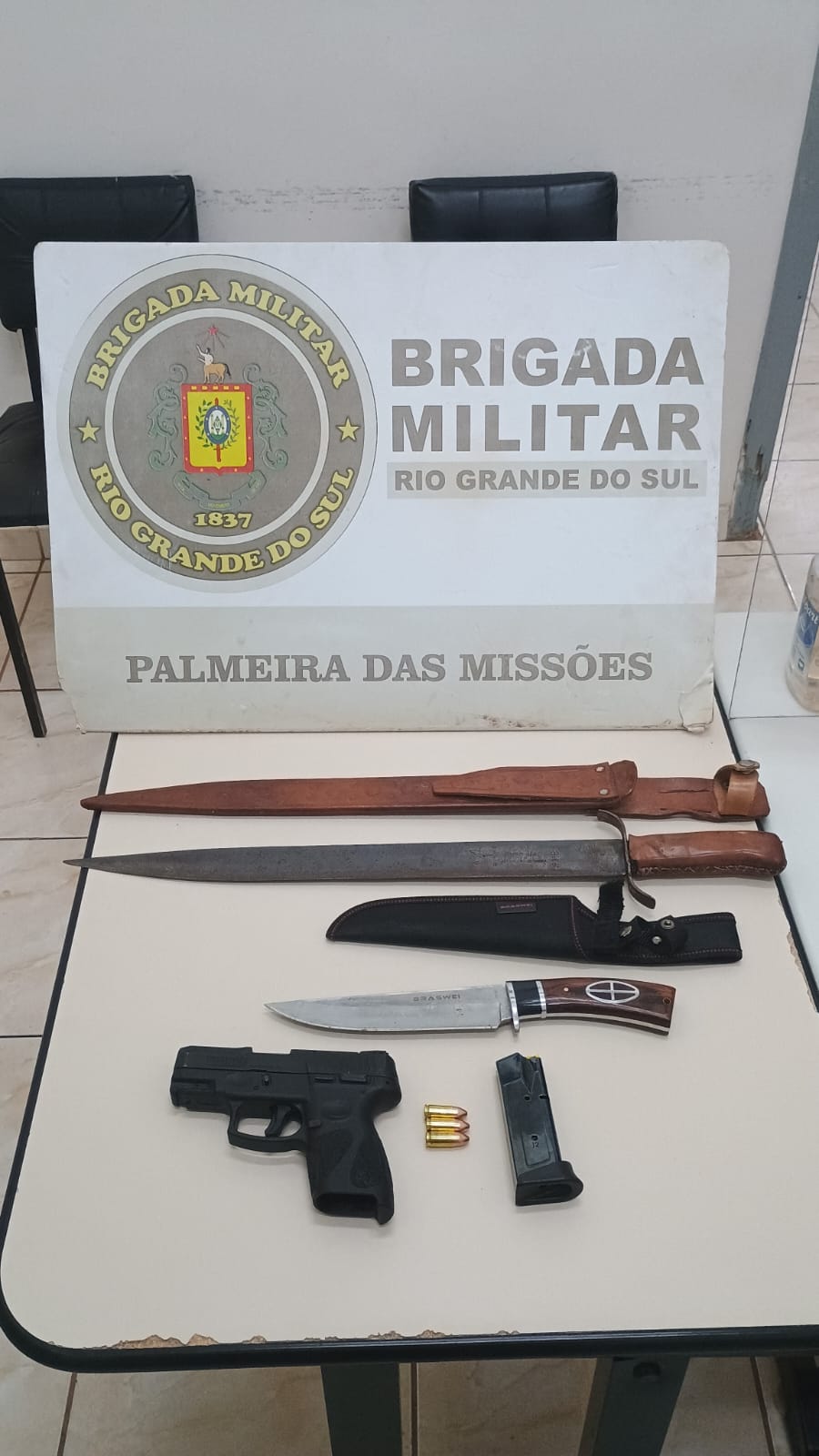 Capa Brigada Militar prende mulher por tráfico e homem por porte ilegal de arma em Palmeira das Missões