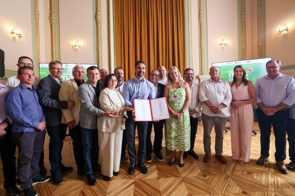 Capa Estado assina contratos do Avançar Mais Cidades com 21 municípios e libera quase R$ 100 milhões em crédito