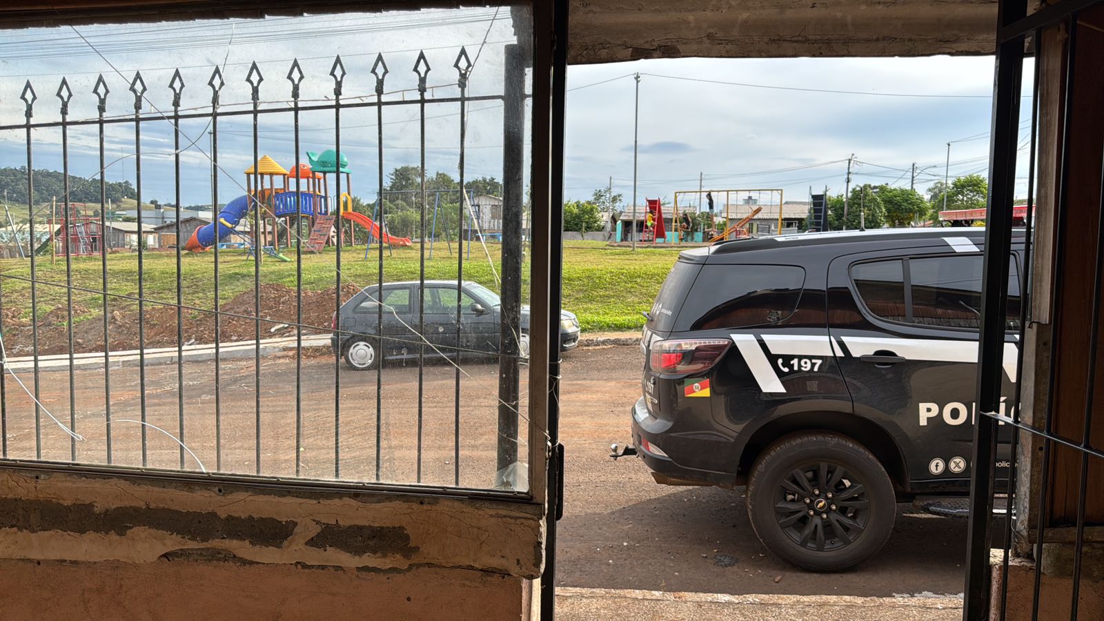 Capa Operação da Polícia Civil prende condenado e desarticula ponto de tráfico ao lado de praça em Sarandi