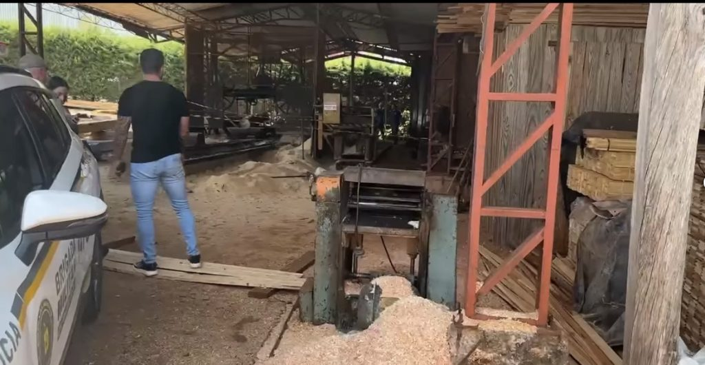 Capa Execução em madeireira de Sarandi foi filmada; Polícia Civil apura possível acerto de contas