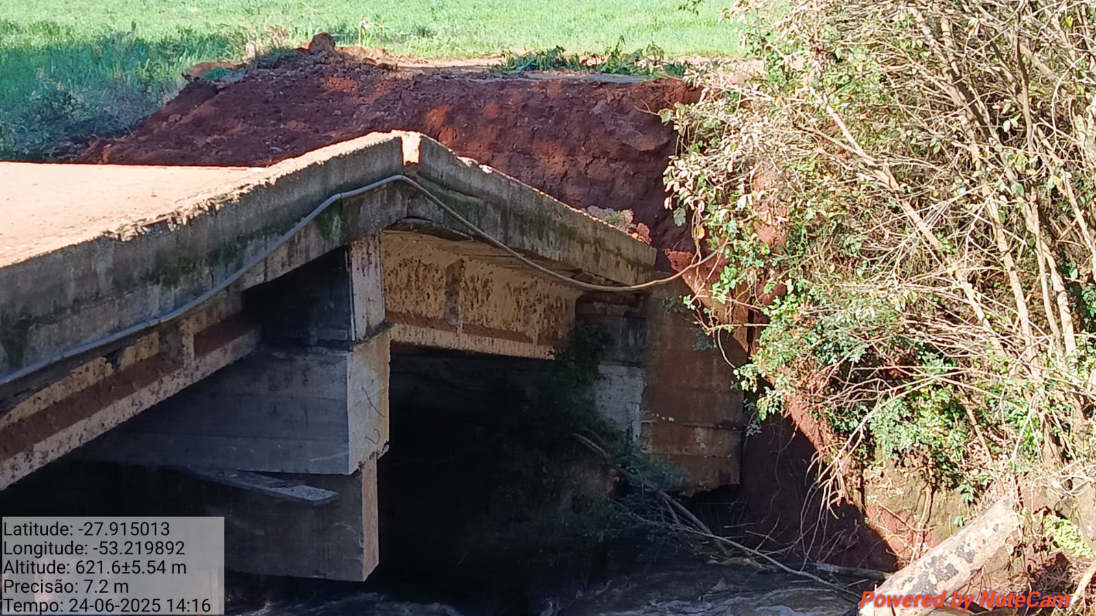Capa Ponte da Linha Cristo Rei desaba durante a madrugada do domingo (22) em Palmeira das Missões