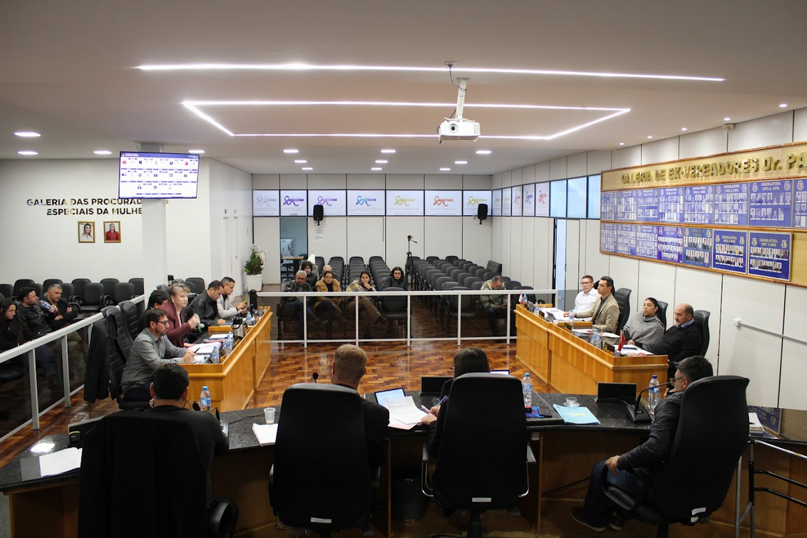 Capa Câmara de Palmeira das Missões rejeita parte de veto e mantém transporte escolar em projeto sobre transparência veicular