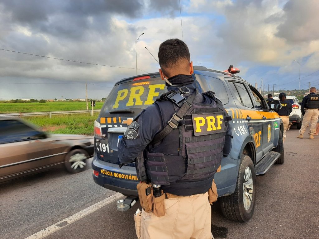Capa PRF reforça fiscalização nas rodovias federais durante o feriadão de Nossa Senhora Aparecida