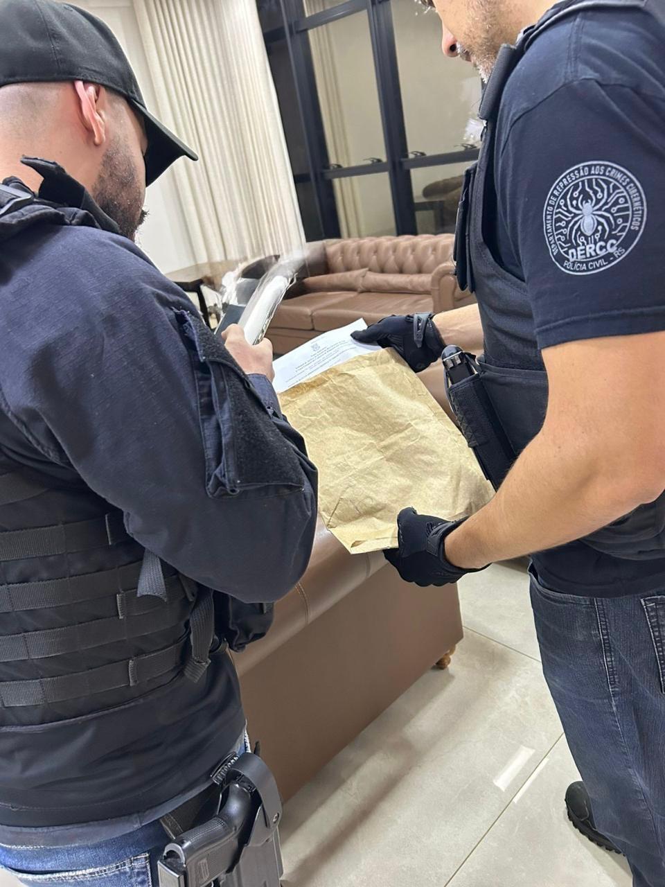 Capa Operação Digital Fantasma prende suspeitos de fraude milionária em agência bancária de Palmeira das Missões