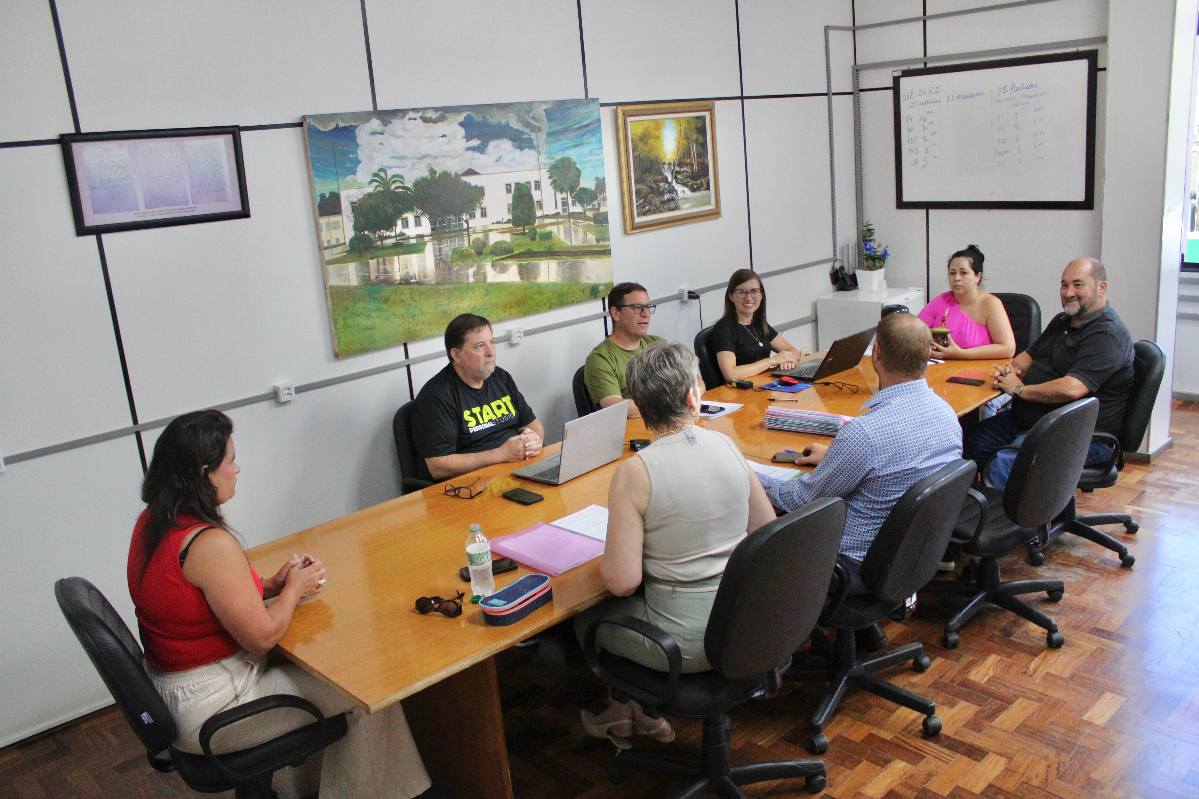 Capa Comissão Representativa analisa vetos do Executivo e define sessão especial na Câmara de Palmeira das Missões