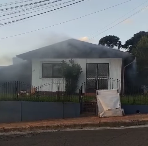 Capa Princípio de incêndio atinge residência em Palmeira das Missões