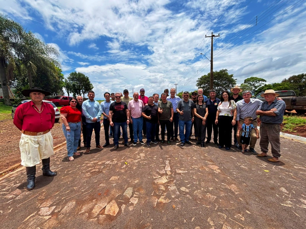 Capa Primeiro calçamento em estradas do interior é inaugurado na Esquina Mafalda em Palmeira das Missões
