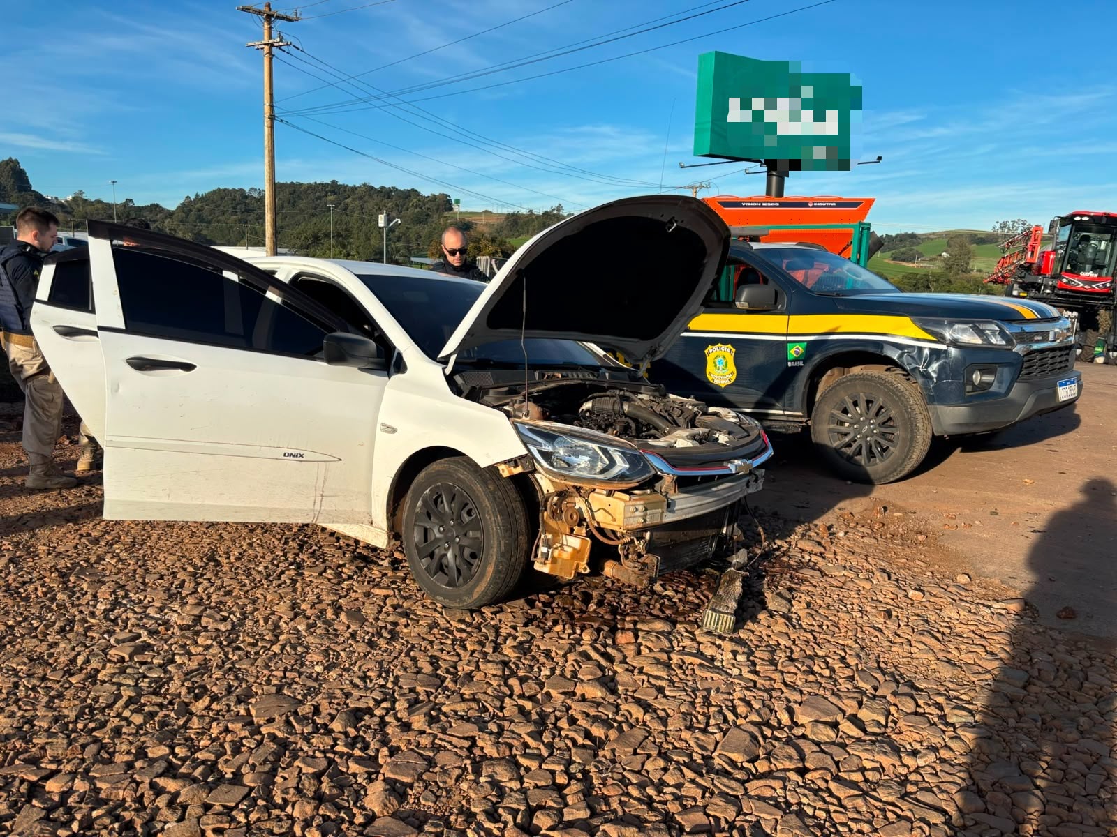 Capa PRF prende motorista e apreende drogas após perseguição em Sarandi