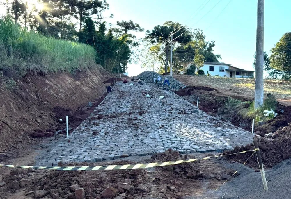 Capa São Pedro das Missões avança com obra de calçamento até a BR-386 pela Linha Zandoná