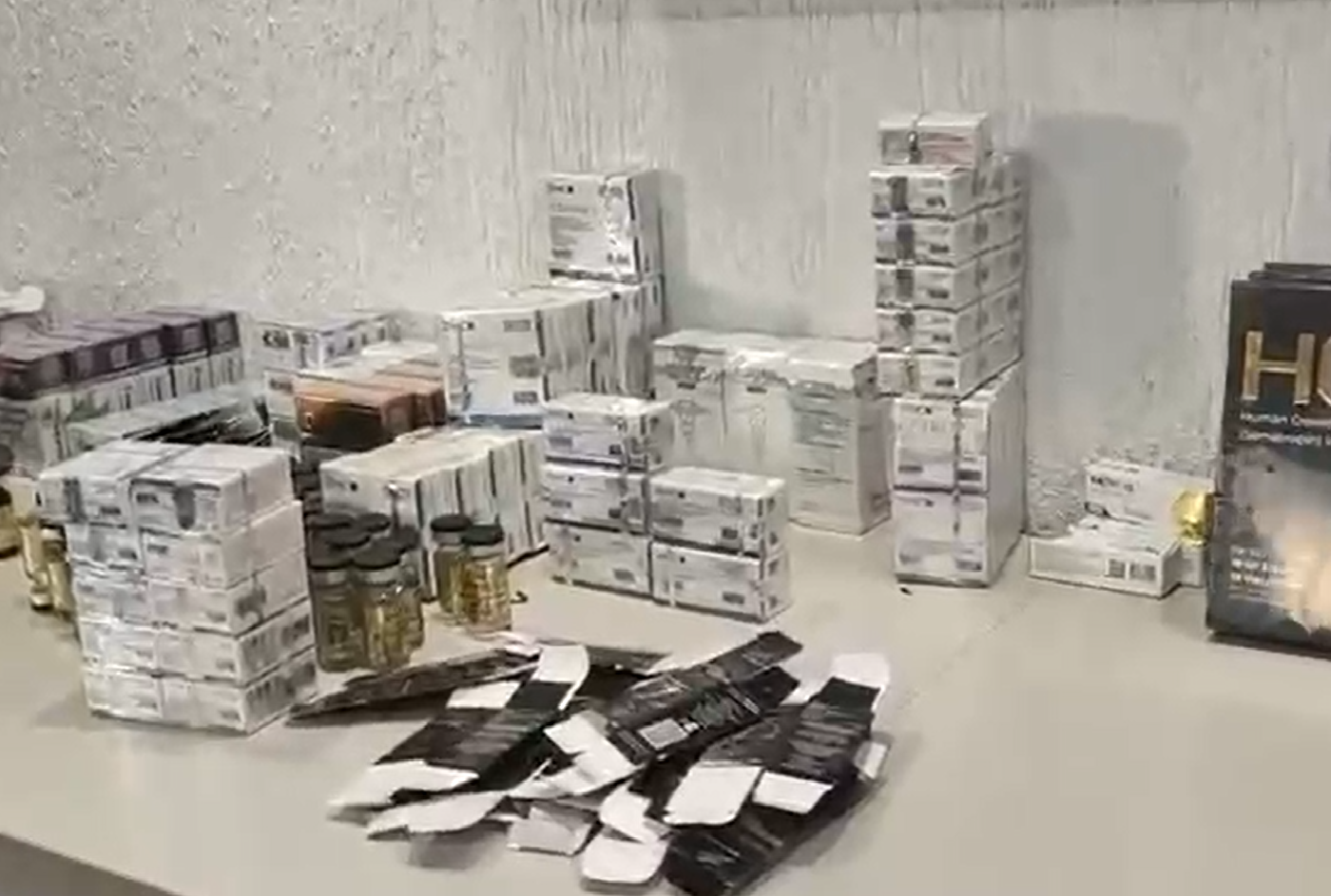 Capa PRF apreende anabolizantes e canetas emagrecedoras de origem estrangeira na BR-386 em Sarandi