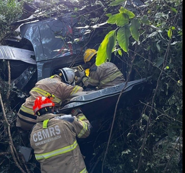 Capa Motorista fica mais de seis horas preso às ferragens após acidente na BR-285 em Panambi