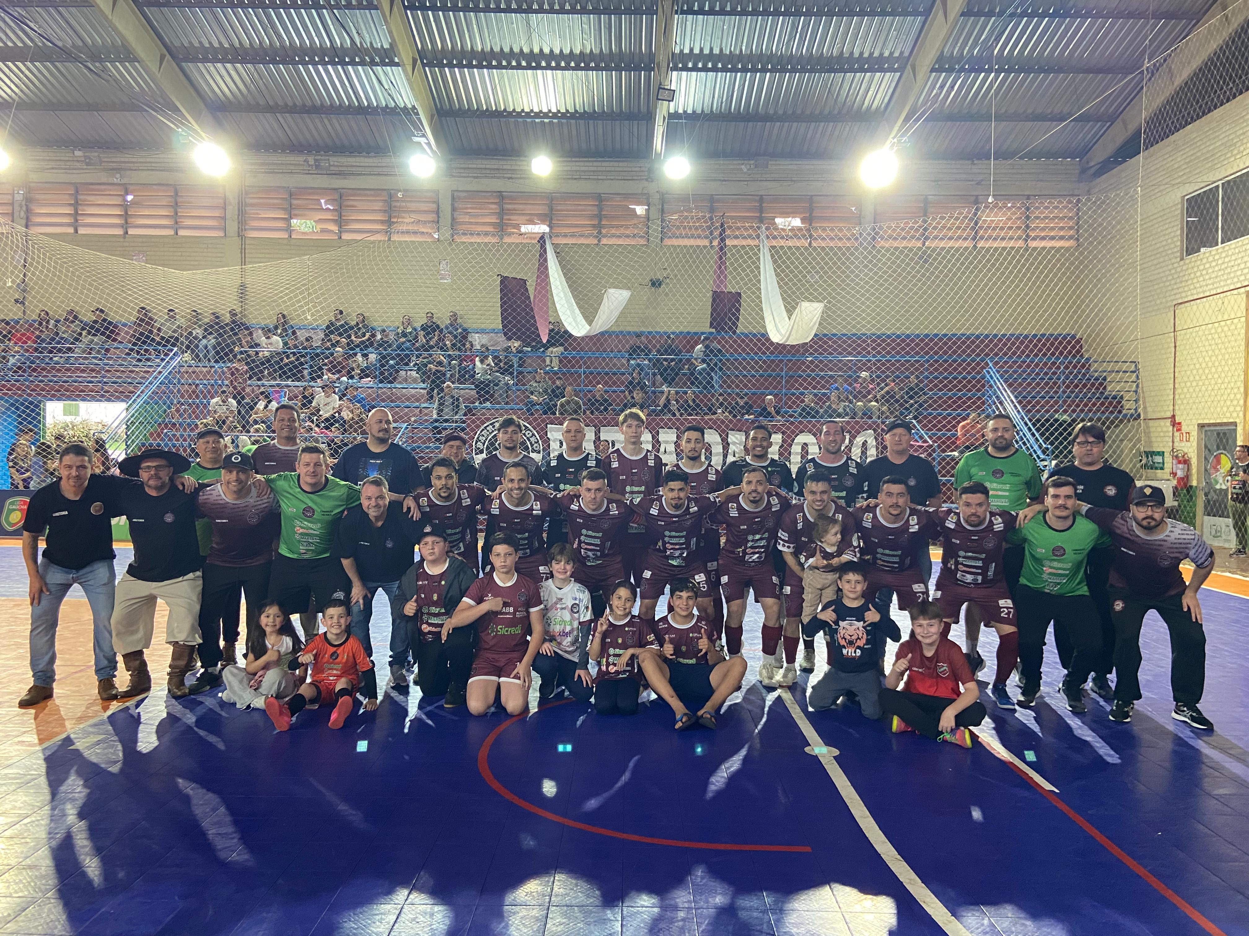 Capa Lokomotiv perde em casa para a AFUCS e precisa vencer os três jogos finais para evitar o rebaixamento