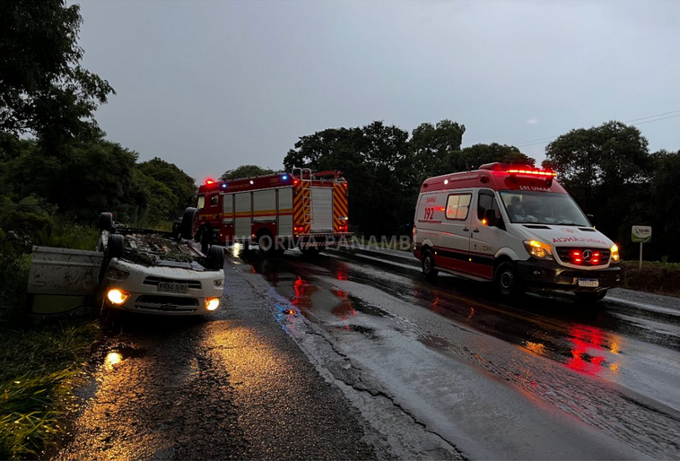 Capa Capotamento deixa duas pessoas feridas na BR-285, em Panambi