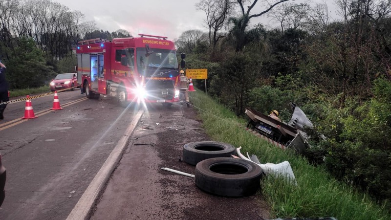 Capa Colisão entre caminhão e ônibus deixa um morto na BR-285, em Carazinho