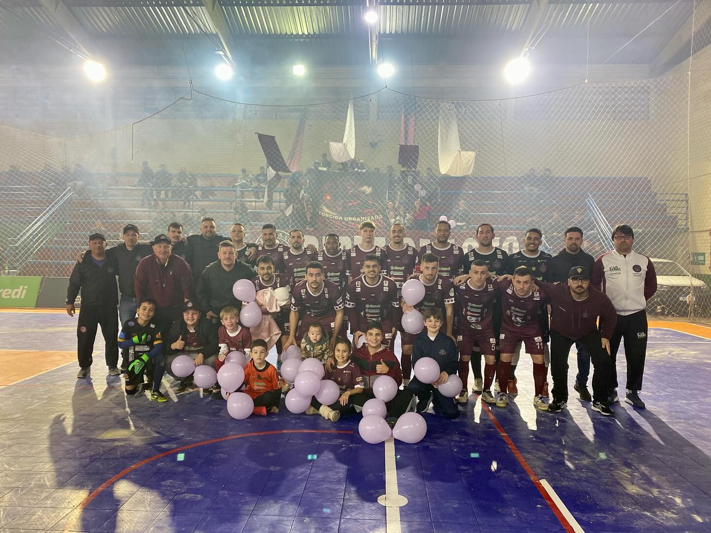 Capa Lokomotiv vence com emoção, conquista primeira vitória em casa e segue na luta pela classificação