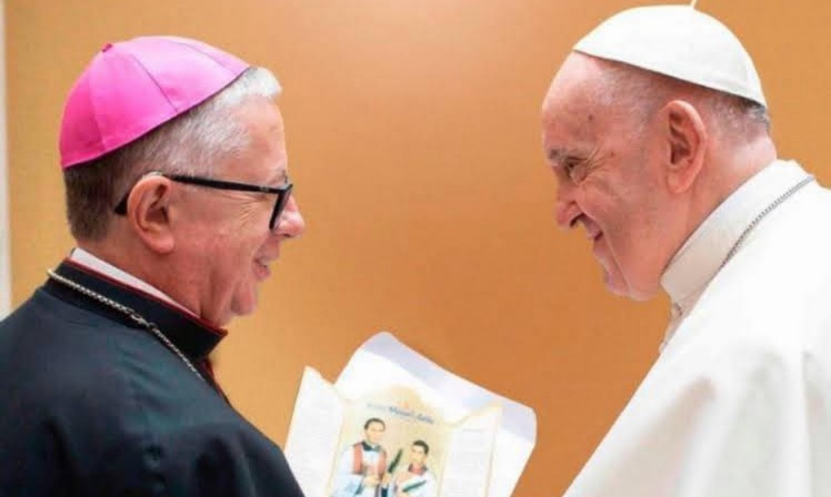 Capa Dom Antonio Carlos lamenta morte do Papa Francisco