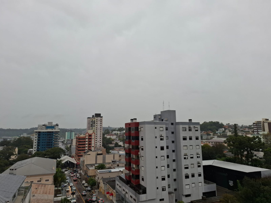 Capa Sarandi registra quase 100 milímetros de chuva em 24 horas e enfrenta transtornos causados pelas enxurradas