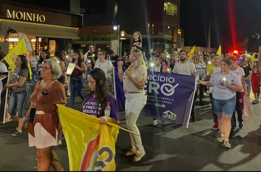 Capa Caminhada Luminosa mobiliza comunidade contra a violência às mulheres em Palmeira das Missões