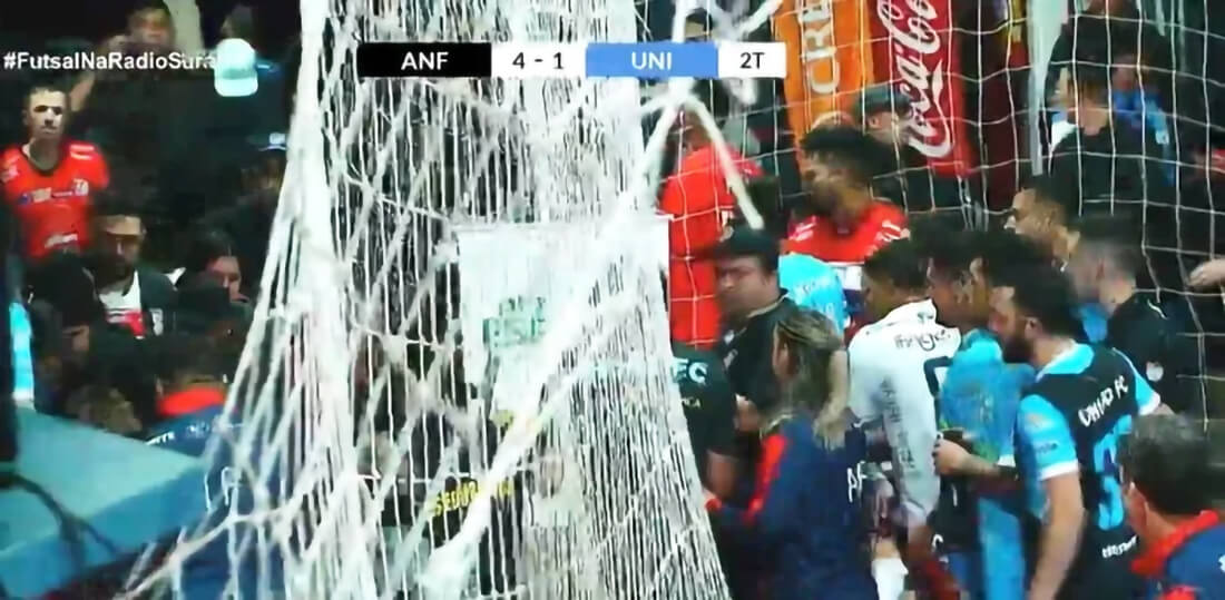 Capa Partida do Gauchão Série C de Futsal é interrompida após torcedor ser esfaqueado em Sarandi
