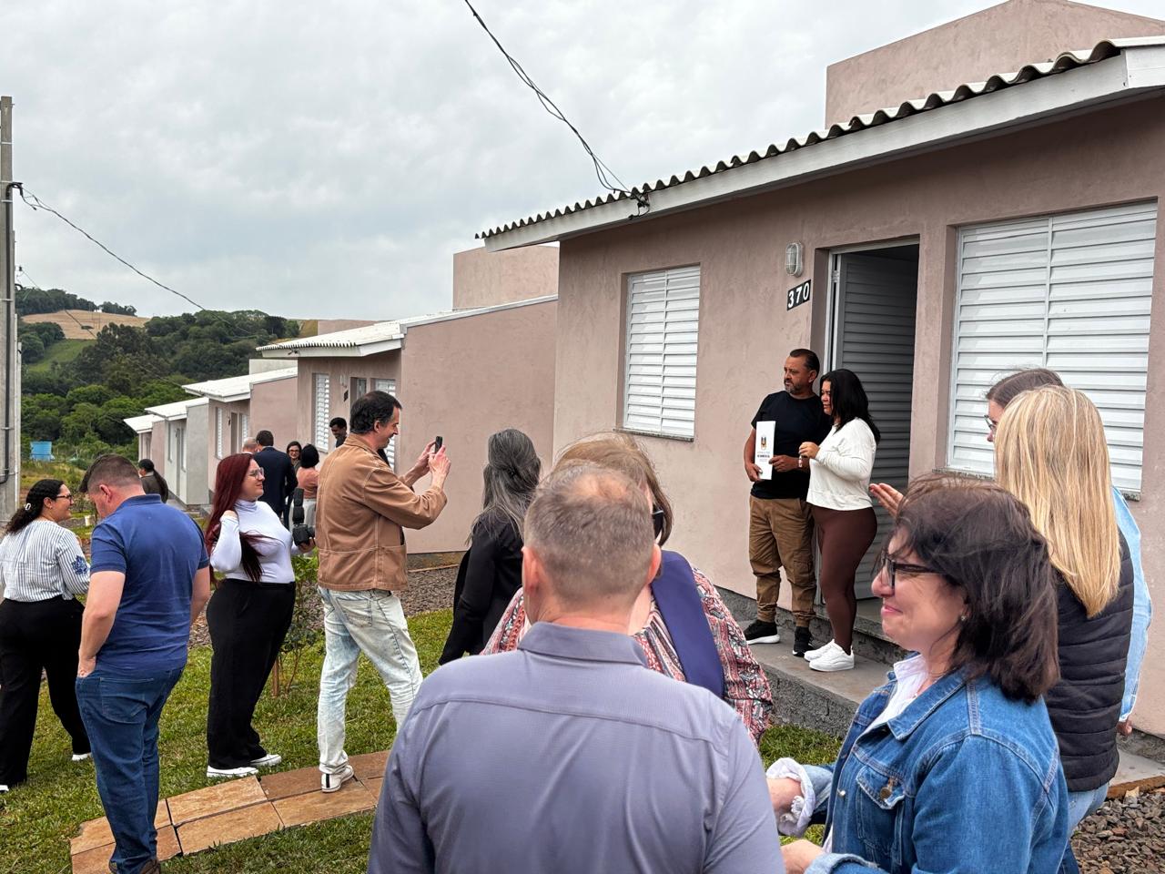 Capa Chapada entrega nove moradias do programa A Casa é Sua