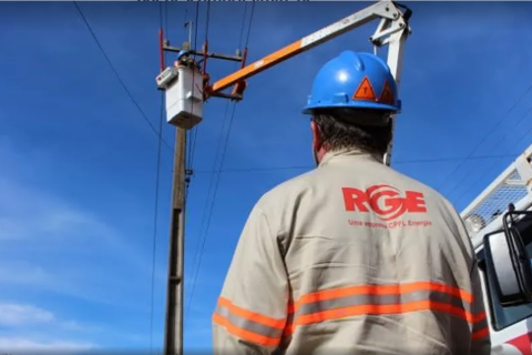 RGE abre inscrições para curso de formação de eletricistas com 21 vagas disponíveis, incluindo previsão de contratação