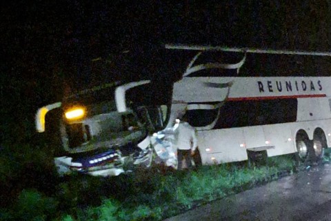 Acidente entre ônibus e carro de passeio deixa óbito em Palmeira das Missões