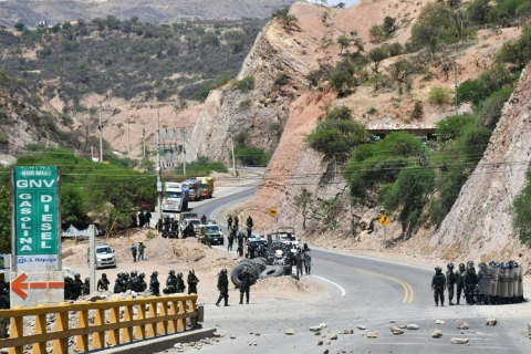 Manifestantes bloqueiam rodovias na Bolívia para evitar prisão de Evo Morales