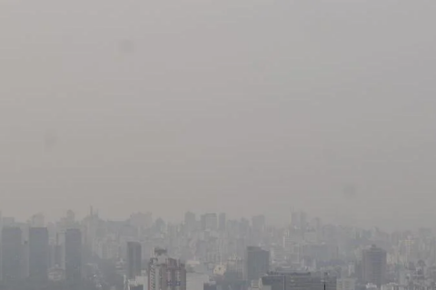 RS orienta população sobre piora da qualidade do ar e possível "chuva preta" devido a queimadas