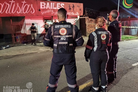 Homem é morto com tiros e facadas em bar de Passo Fundo