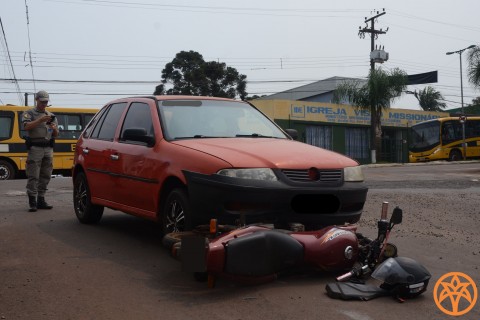 Acidente entre carro e moto deixa um ferido em Palmeira das Missões