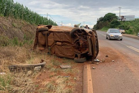 Acidente na ERS-324 em Ronda Alta: Veículo capota após sair da pista