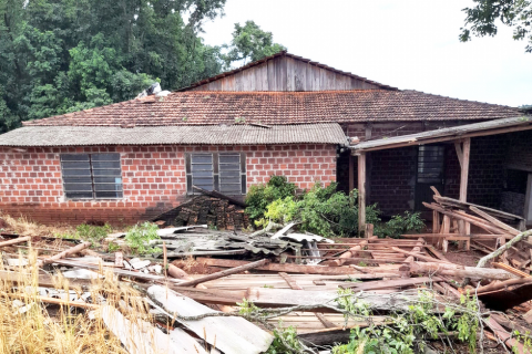 Vento forte provoca alguns estragos em Tiradentes do Sul