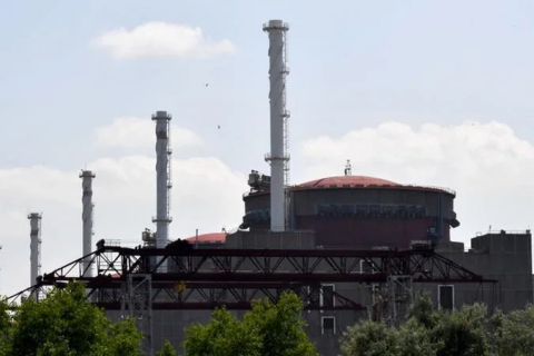 Incêndio atinge torre de refrigeração da usina nuclear ucraniana de Zaporizhzhia