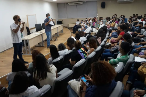 Os melhores professores youtubers do país vão preparar os estudantes gaúchos para o ENEM