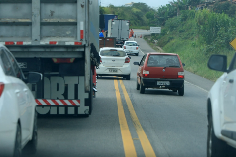 Projeto propõe um ano de suspensão da CNH por ultrapassagem perigosa