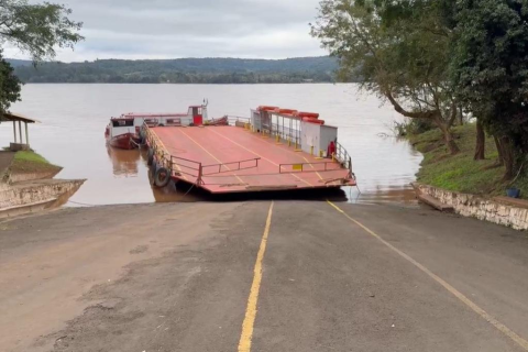 Travessias de balsa na fronteira com a Argentina são suspensas após cheia do Rio Uruguai