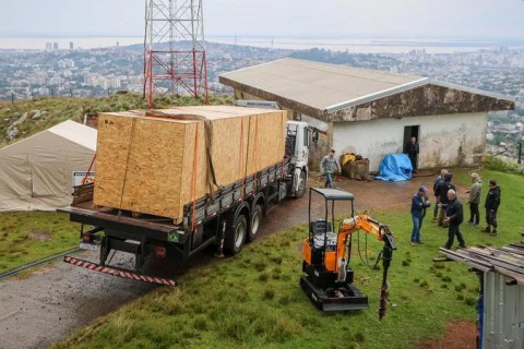 Após acidente em Montenegro, radar meteorológico começa a ser instalado em Porto Alegre