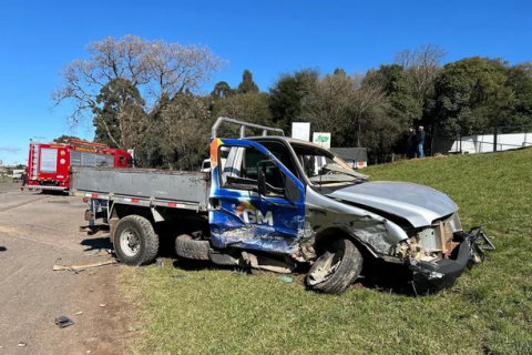 Acidente com cinco veículos causa uma morte e deixa feridos em Passo Fundo