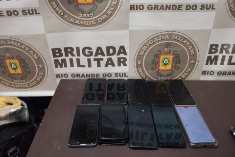 Brigada Militar apreende celulares que seriam arremessados no Presídio Estadual de Sarandi