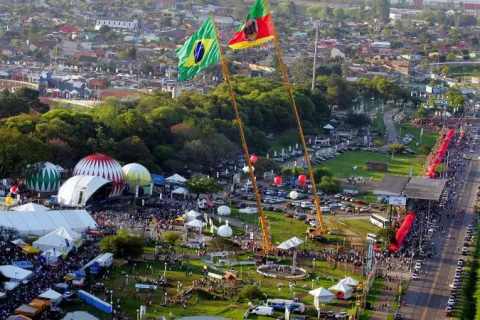 Portões da Expointer são abertos; feira será espaço para retomada do agro após enchente que atingiu o RS